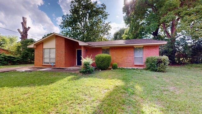 Building Photo - 3/2 Brick home in Prattville