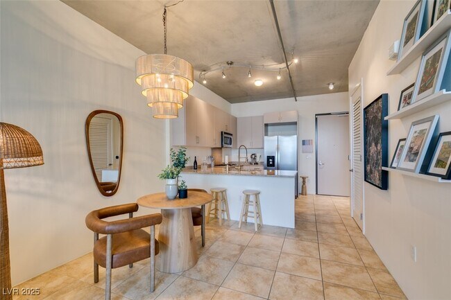 Photo - 353 E Bonneville Ave Unidad 343