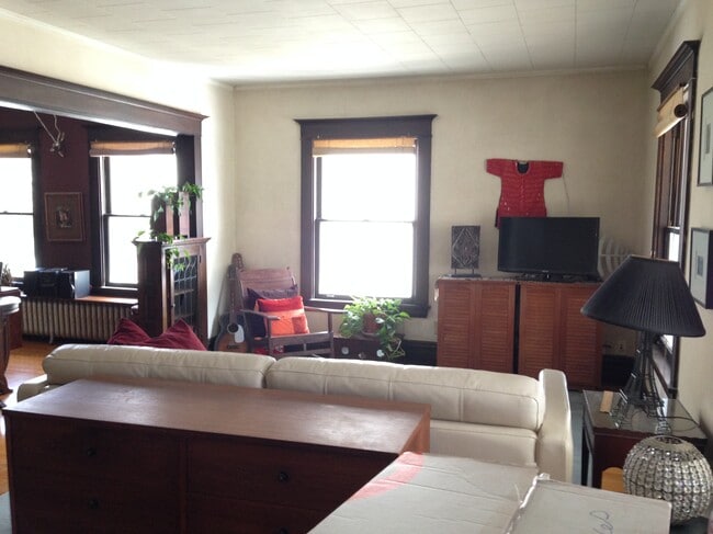 Livingrm 1 - 3533 Pillsbury Ave S Apartamentos Unidad 1