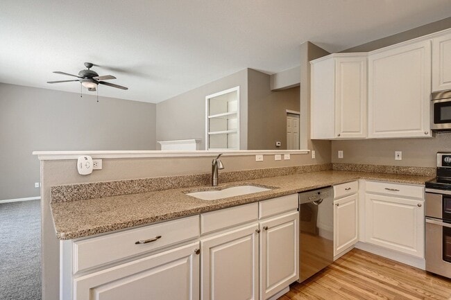 Photo - 10096 Meadowbriar Ln