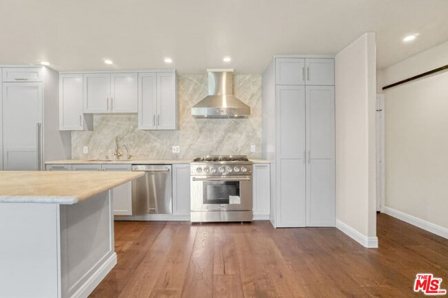 1230 Horn Ave Unit 605