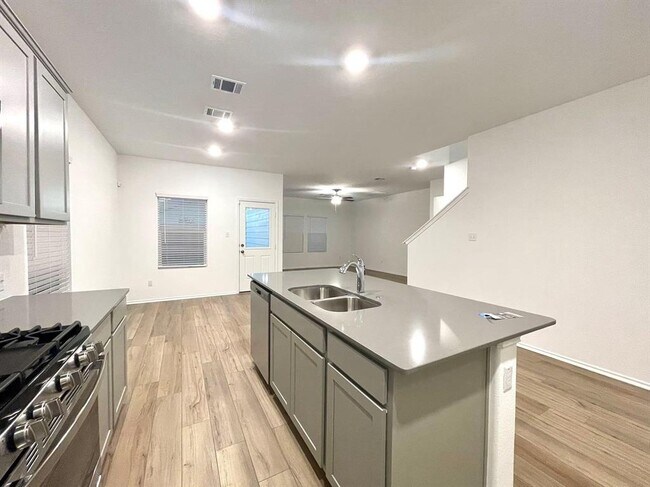 Photo - 433 Sebring Cir