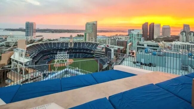 Rooftop Sky Deck - 350 11th Ave Unit 328 Rental