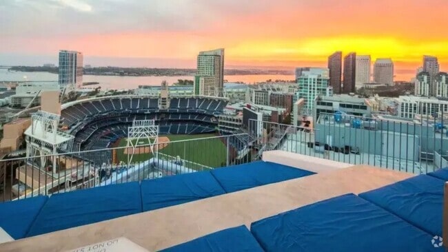 Rooftop Sky Deck - 350 11th Ave Unit 328 Rental