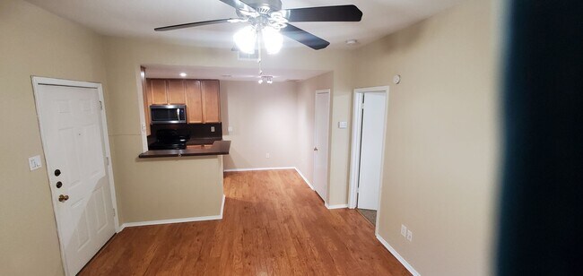Photo - K223 - Hyde Park Oaks #114 Unit K223 - Hyde park Oaks #114