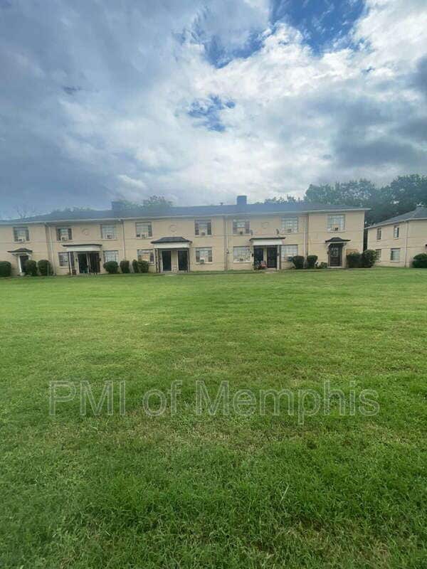 1919 S Parkway - 1919 S Parkway Apartment