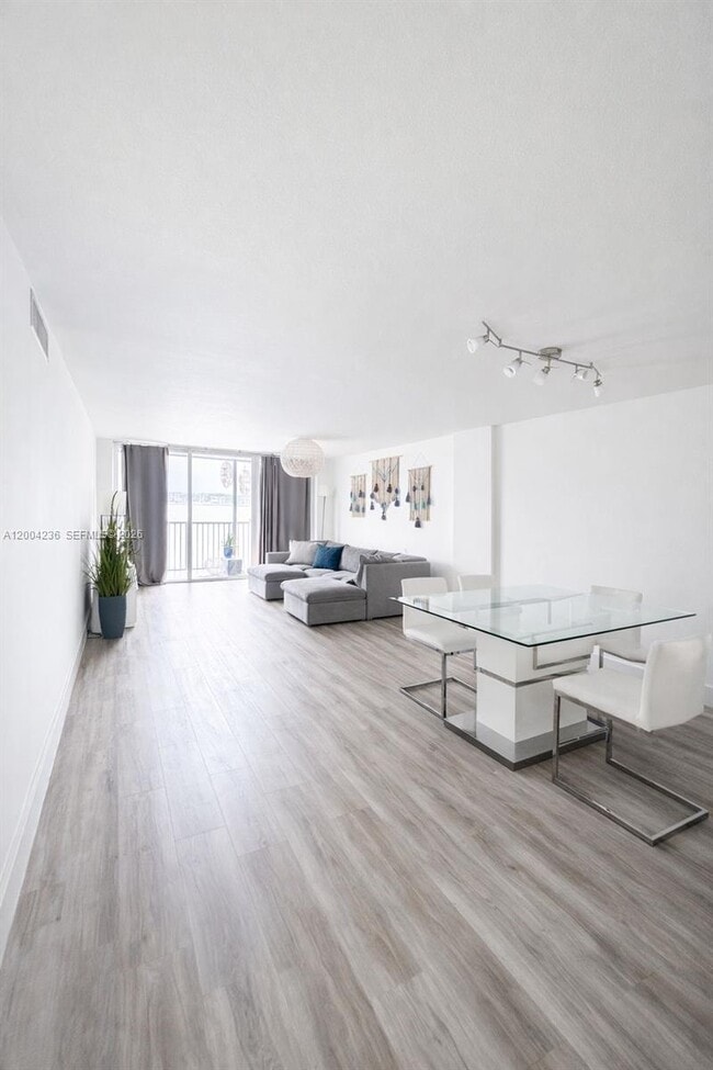 Photo - 1175 NE Miami Gardens Dr Unit 202