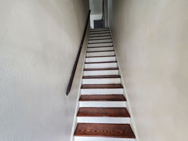 Photo - 1 Bedroom Apt Close to Campus - Cats Welcome!!