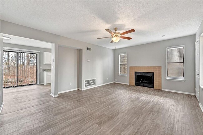 Photo - Updated 2 Bed 2 Bath Townhome located in East Fayetteville. Pool access included!