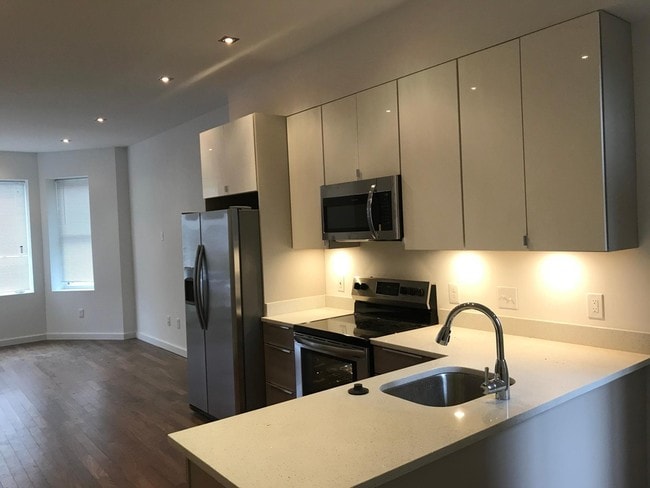 Building Photo - 40 Randolph PL NW Unit B