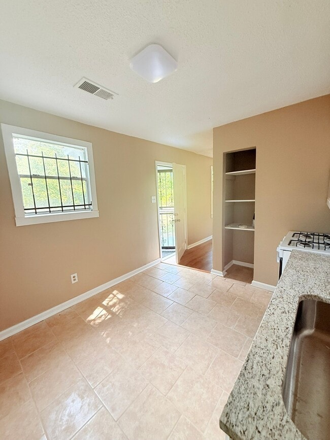 Photo - 931 Calvin Rd