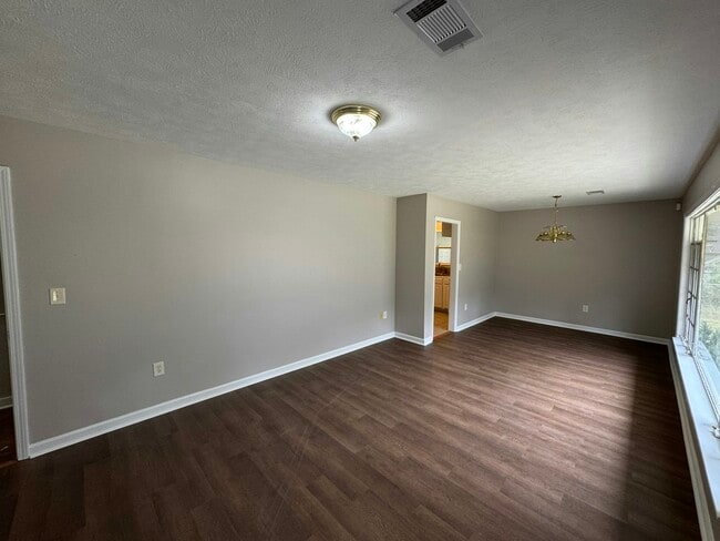 Photo - 140 Wildwood Cir