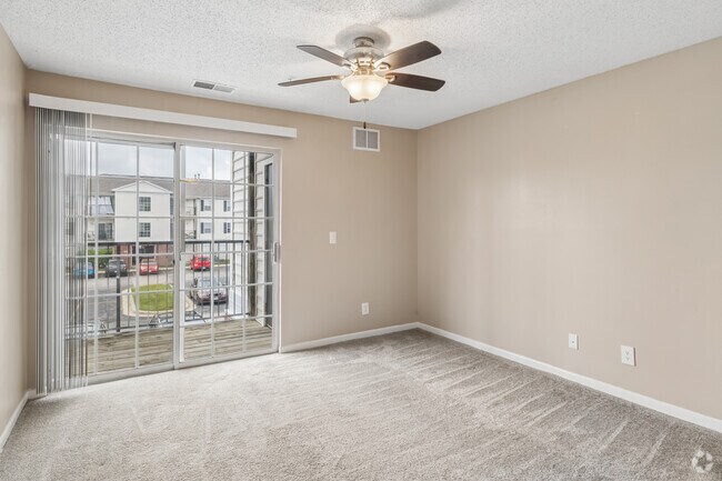 2BR, 2BA - 700SF - Living Room