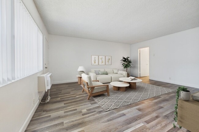 Country Club Apartments