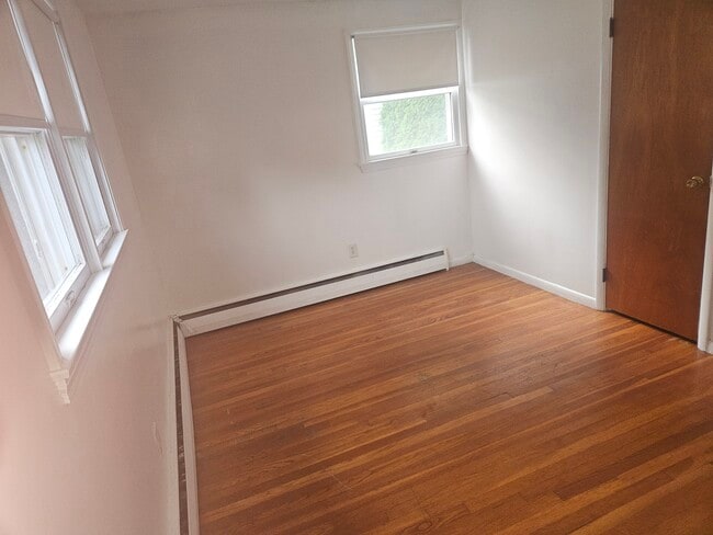 348 Leslie Dr