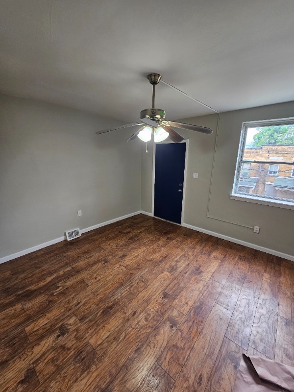 Photo - 640 Hollace St