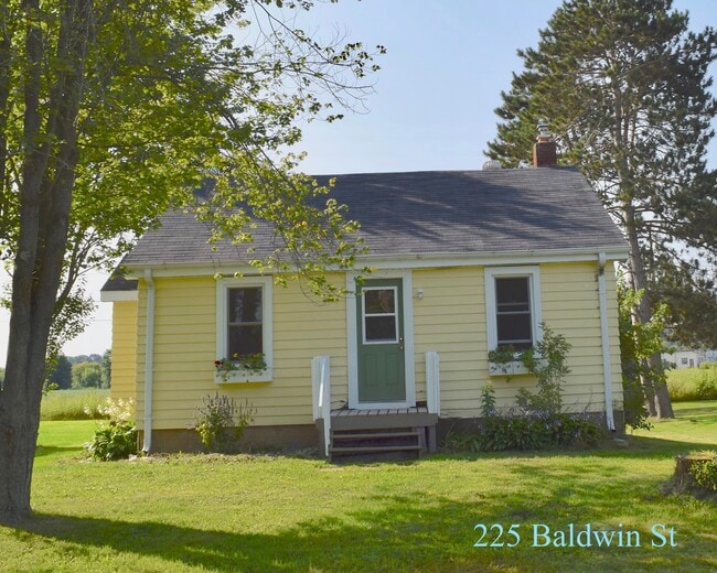 Building Photo - 225 Baldwin St