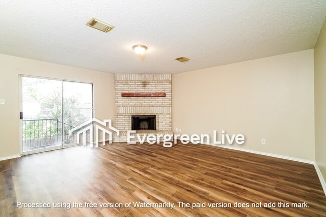 Photo - 8511 Coppermine