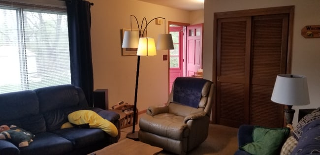 Photo - 929 N 123rd St