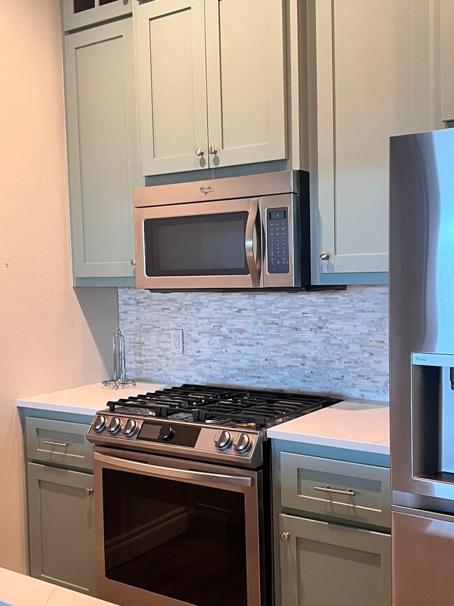 Kitchen - 14516 Park Cir