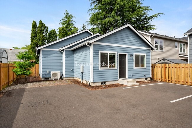 Photo - 826 SE 155th Ave