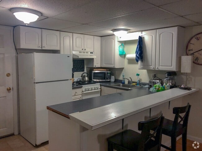 Building Photo - 20 Alberta Ter Unit 8-2 Rental