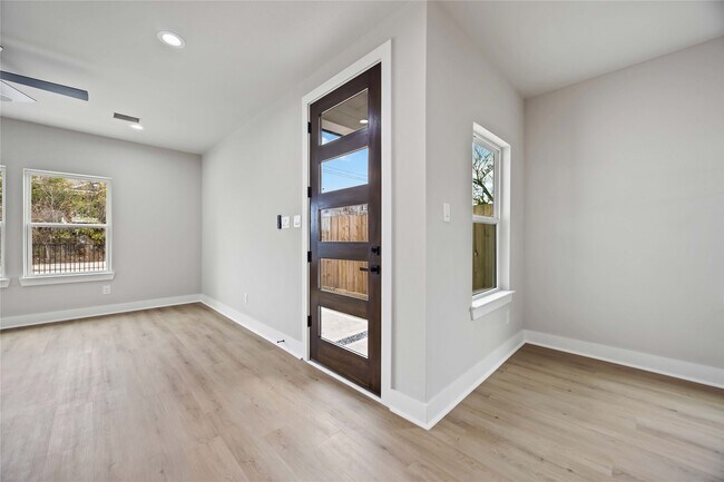 Photo - 8310 Mariah St