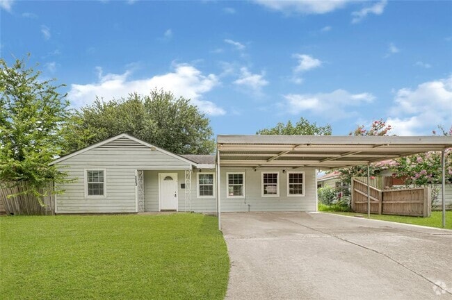 Building Photo - 2210 Marshall St Rental