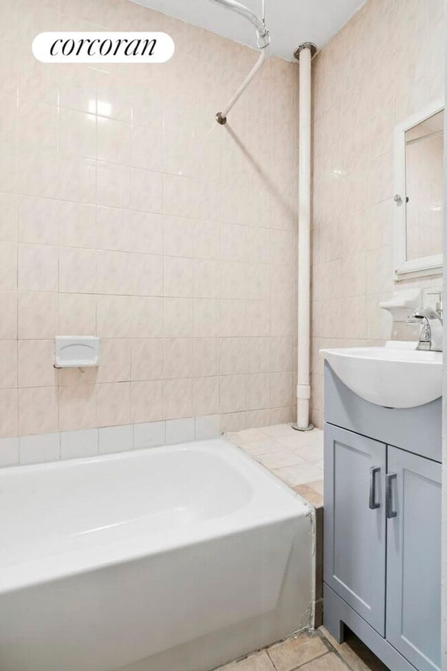 Photo - 2137 Pacific St