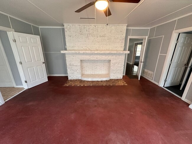 Photo - 211 W Holland St