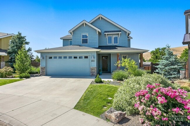Stunning Modern Home Near NE Foothills | M... - Stunning Modern Home Near NE Foothills | M...