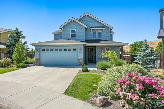 Building Photo - Stunning Modern Home Near NE Foothills | M...