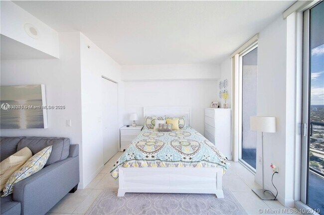 Photo - 185 SW 7th St Unidad 3600 Rental