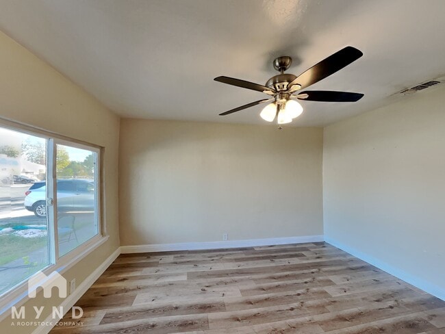 Photo - 1852 Grand Ave