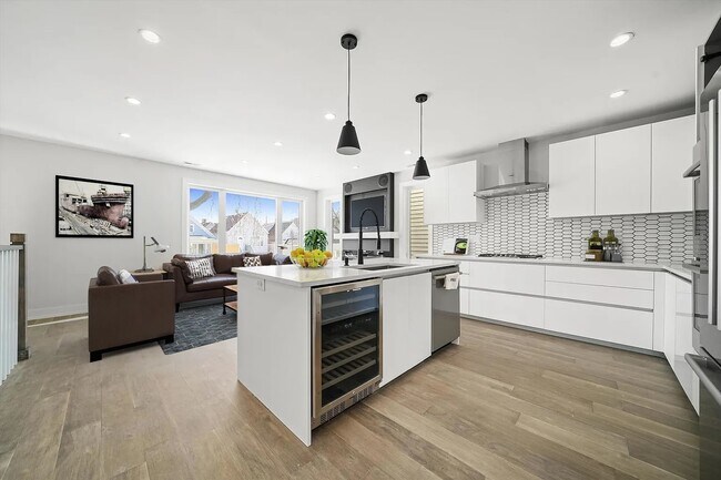 Photo - 4222 N Bernard St Unit 2