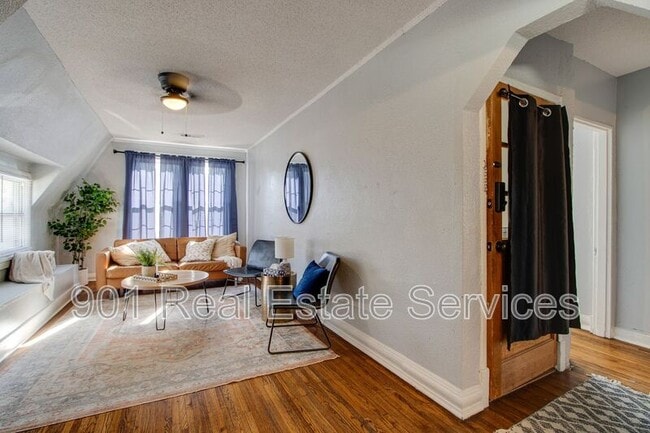 Photo - 1954 Manila Ave