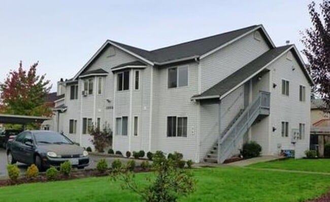Building Photo - Well-Maintained 2 bed, 2 bath unit in 4-Pl... Rental