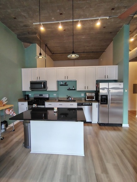 Photo - 3963 W Belmont Ave Unit 128