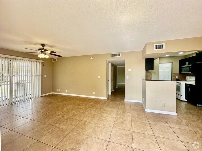 Building Photo - 2830 NW 55th Ave Unit 2C Rental