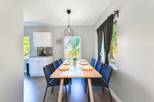 Photo - 437 NE 69th St Unidad FL2-ID1022318P