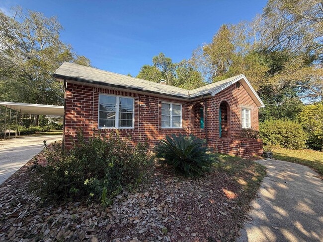 Building Photo - 1316 N Adams St