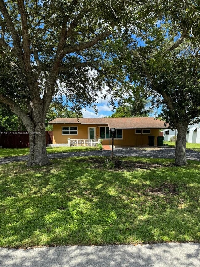 Building Photo - 4449 SW 35th Ave Rental