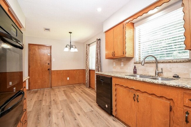 Photo - 2303 Willow Blvd