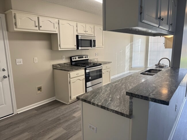 Photo - 1130 Parkview Cir N