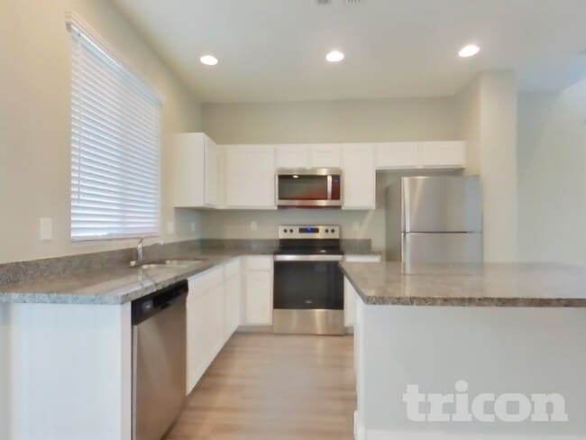 Photo - 2630 E Danbury Rd