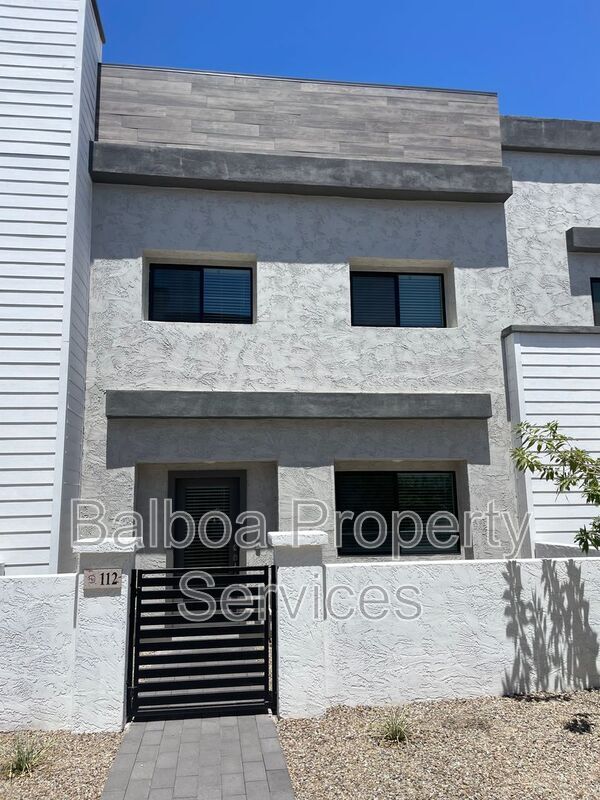 Building Photo - 1318 S 105th Pl