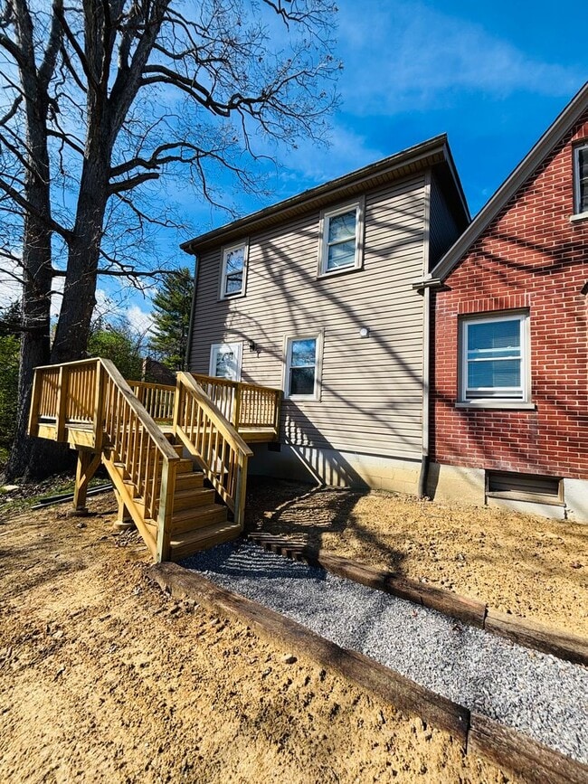 Building Photo - 1470 Roanoke St Unit 1470 - 1
