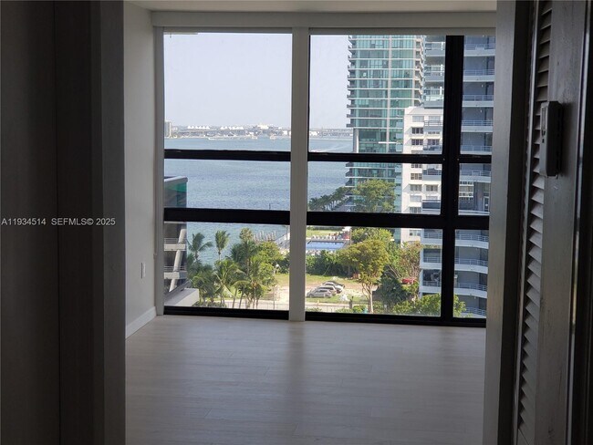 Photo - 600 NE 36th St Unidad 1116