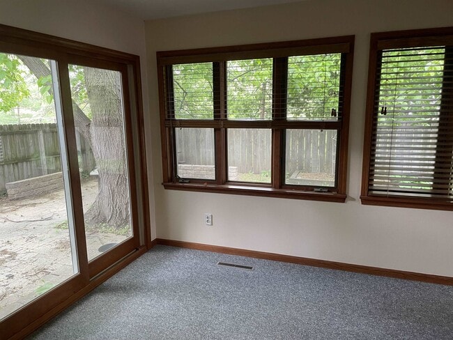 Photo - 1740 Park St