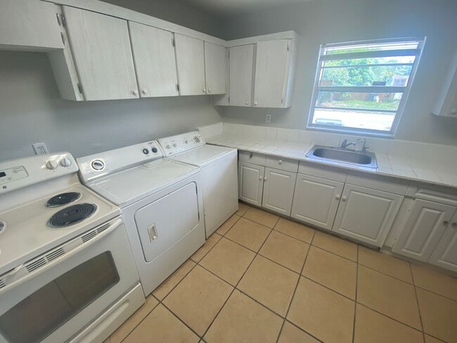 Photo - 4327-4329 Cocoanut Road Unit 4329